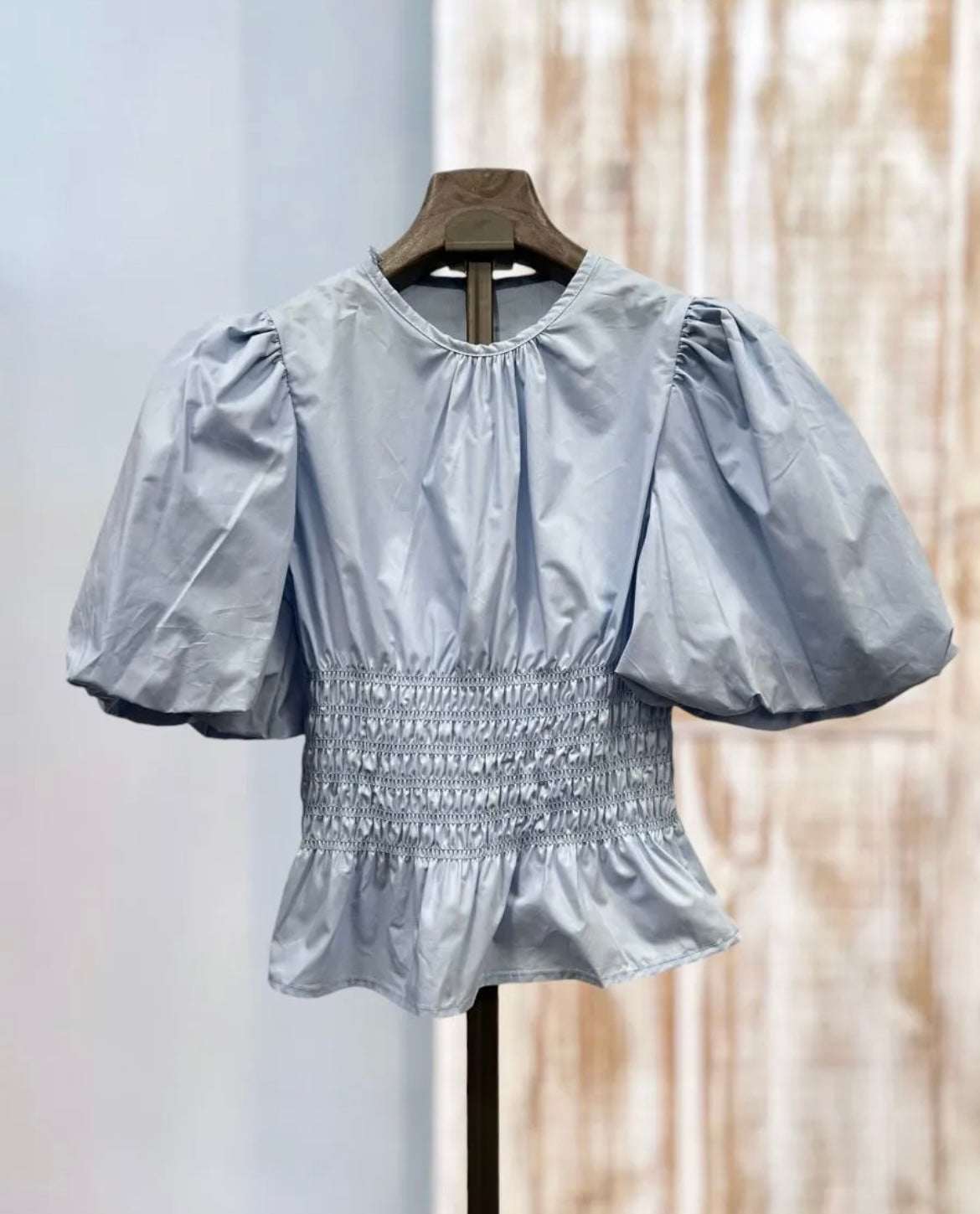 Camisa azul fruncida manga abullonada