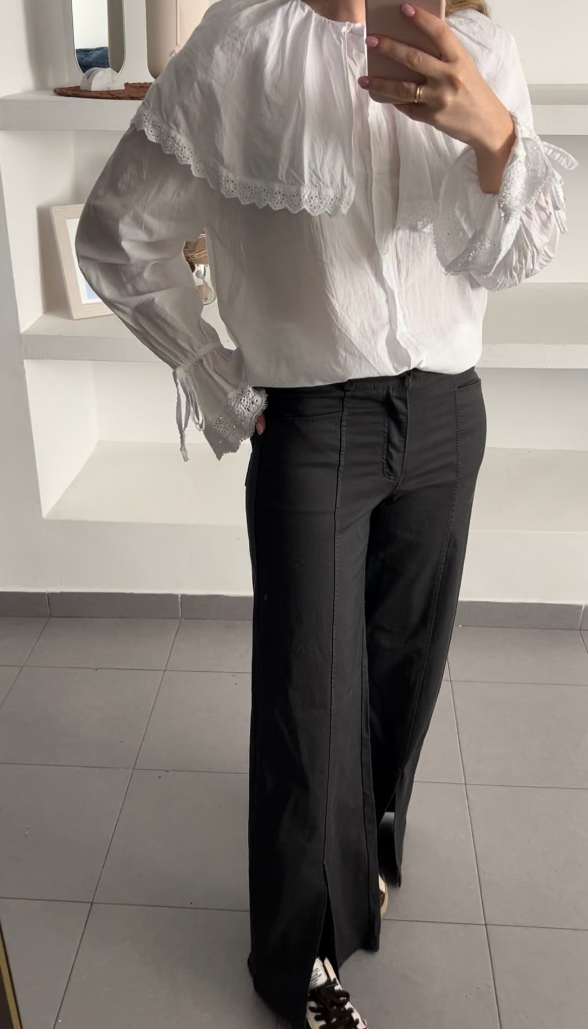 Pantalón gris aperturas