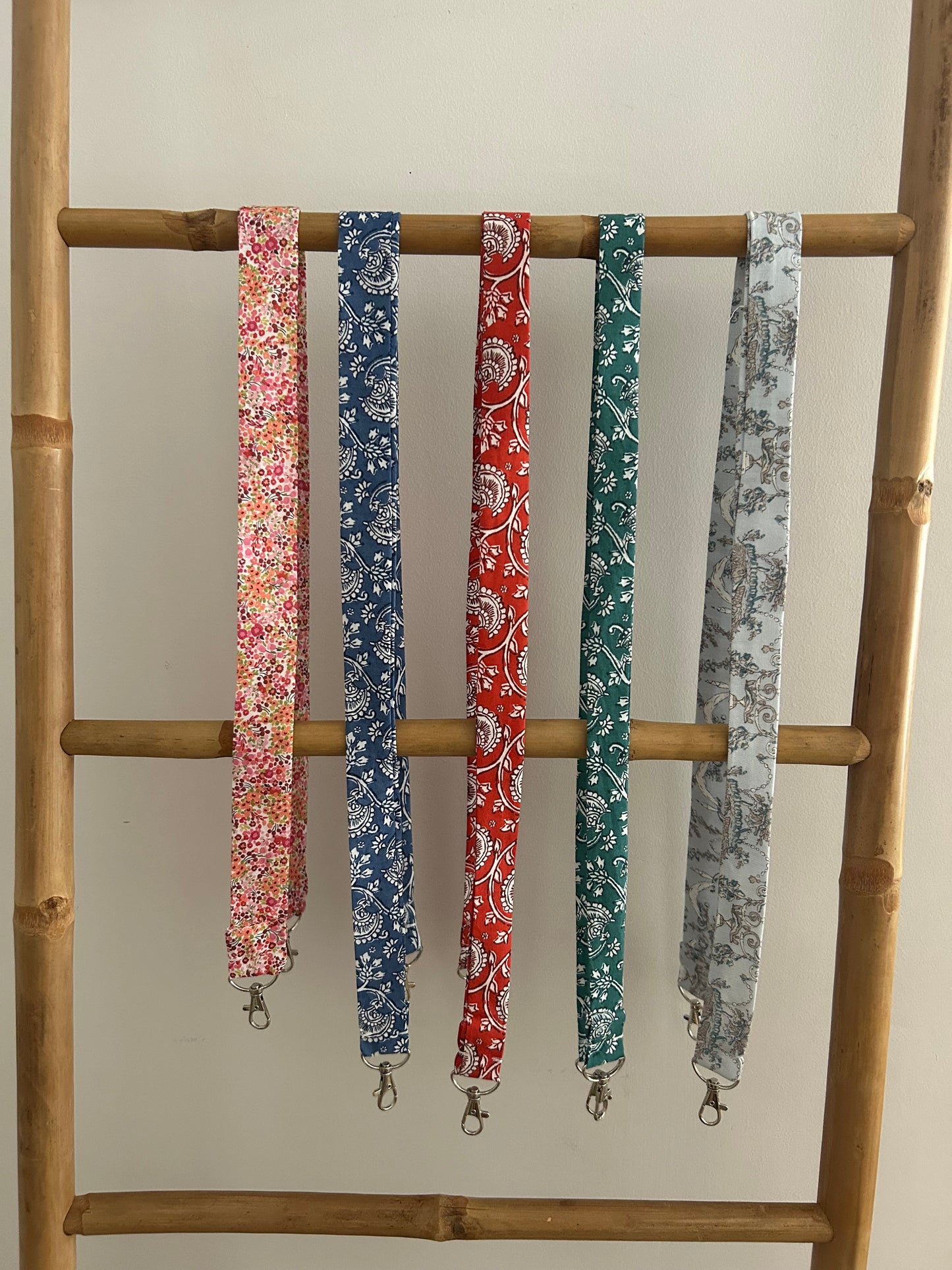 Colgadores estampados