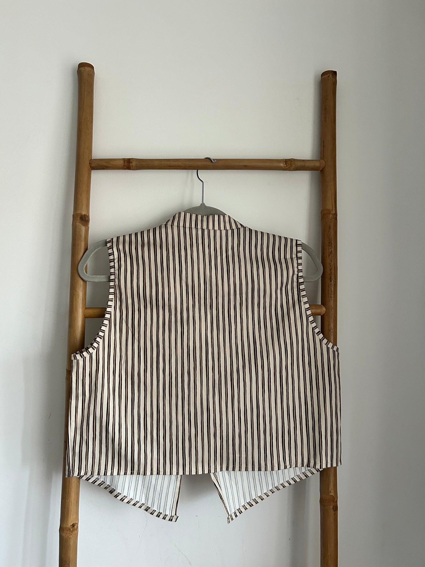 Chaleco rayas beige