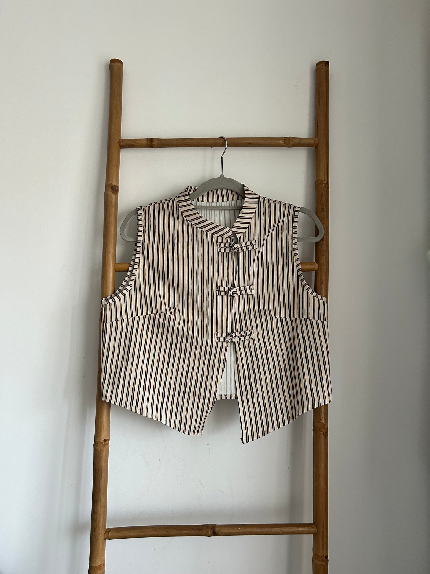 Chaleco rayas beige
