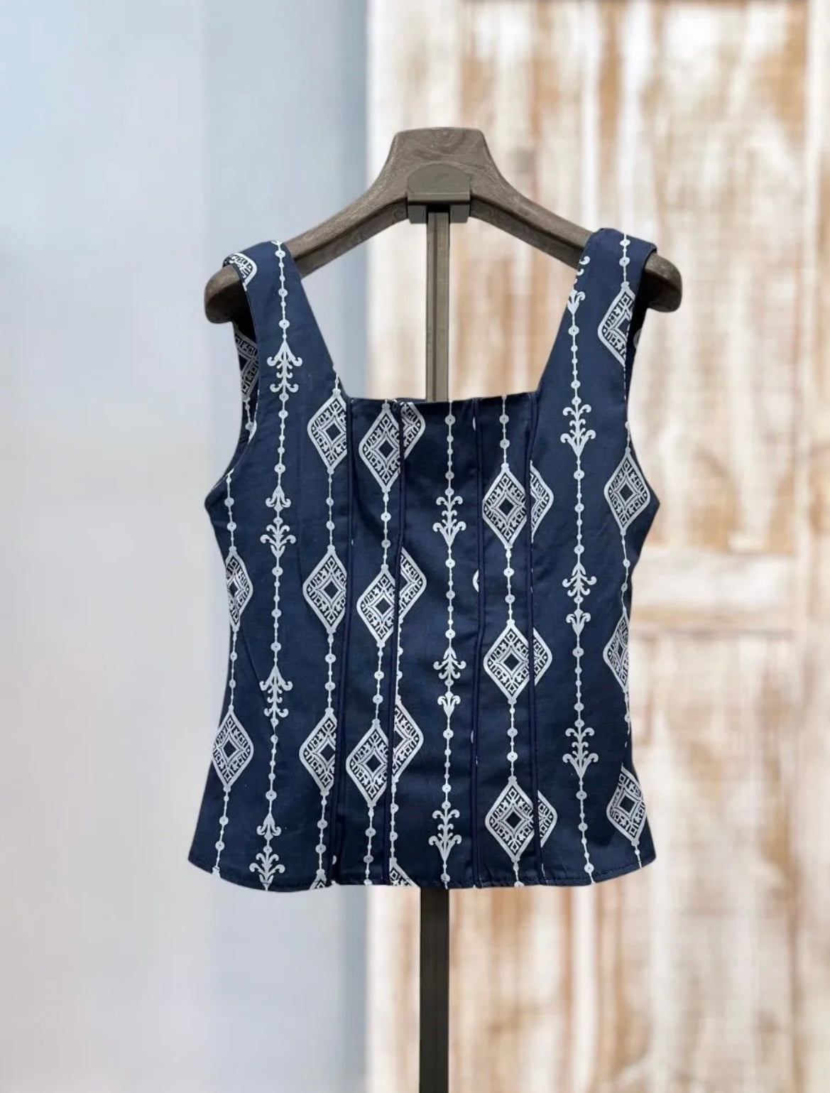 Top azul marino estampado