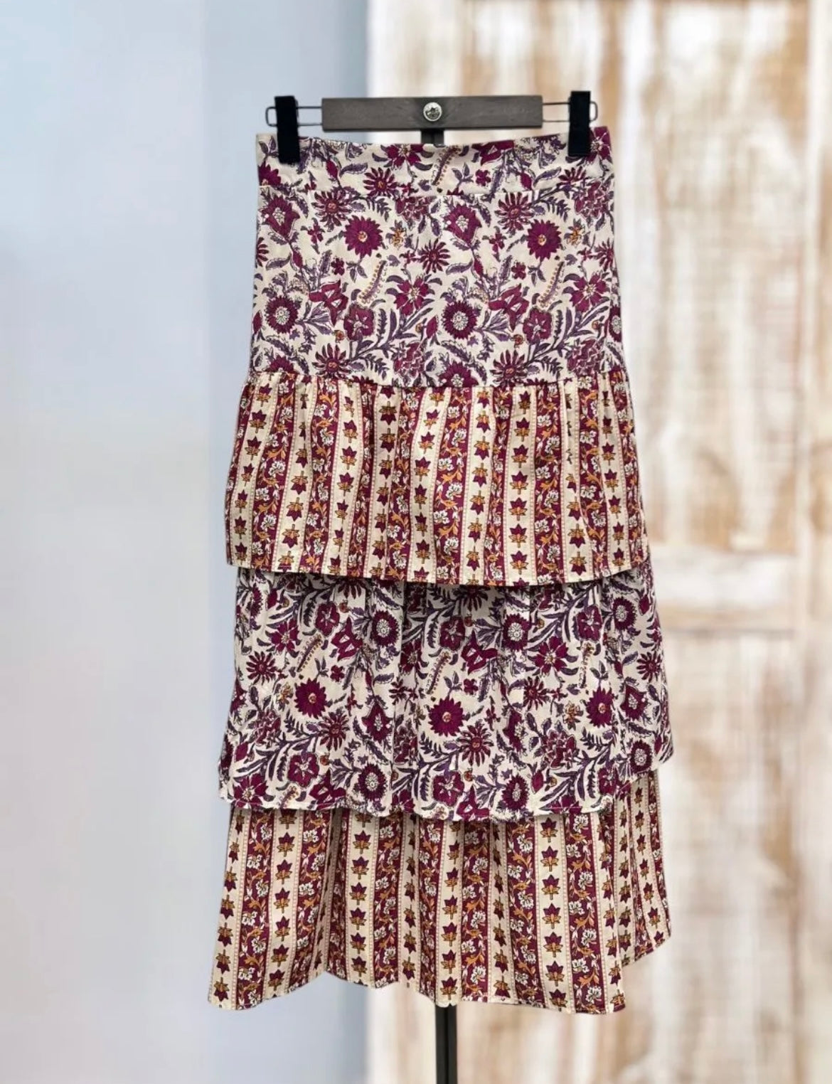 Falda estampada volantes morada
