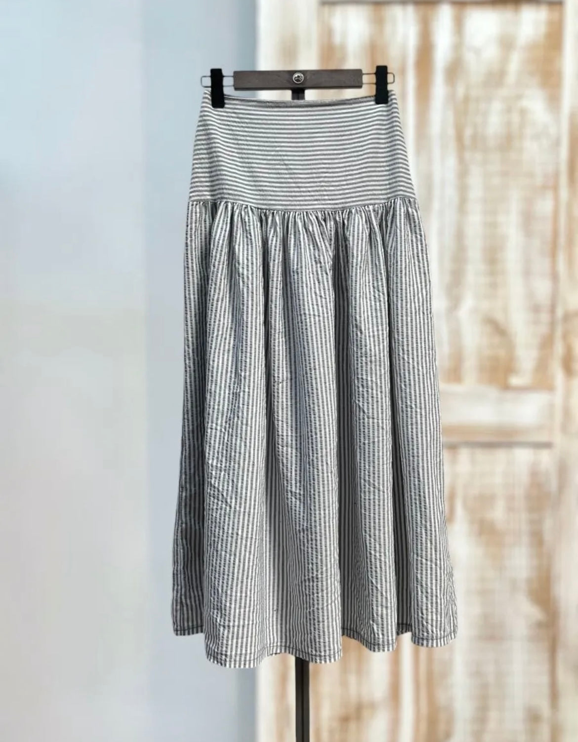 Falda rayas gris
