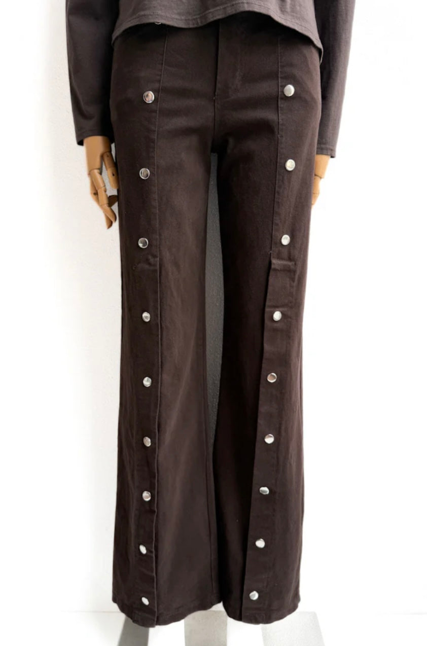 Pantalón negro tachuelas