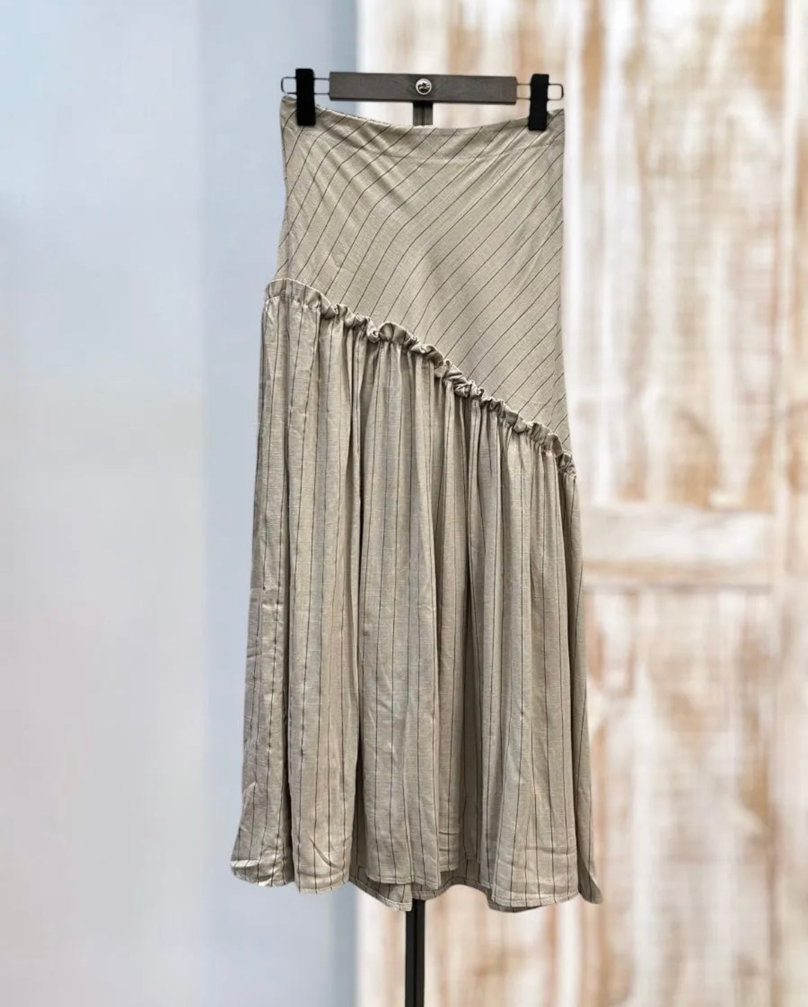 Falda rayas beige