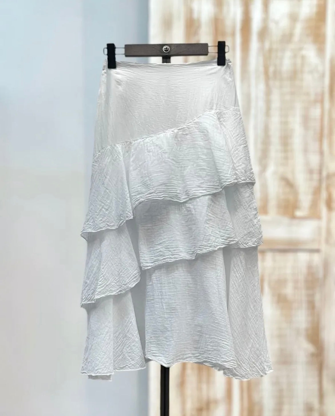 Falda blanca volantes