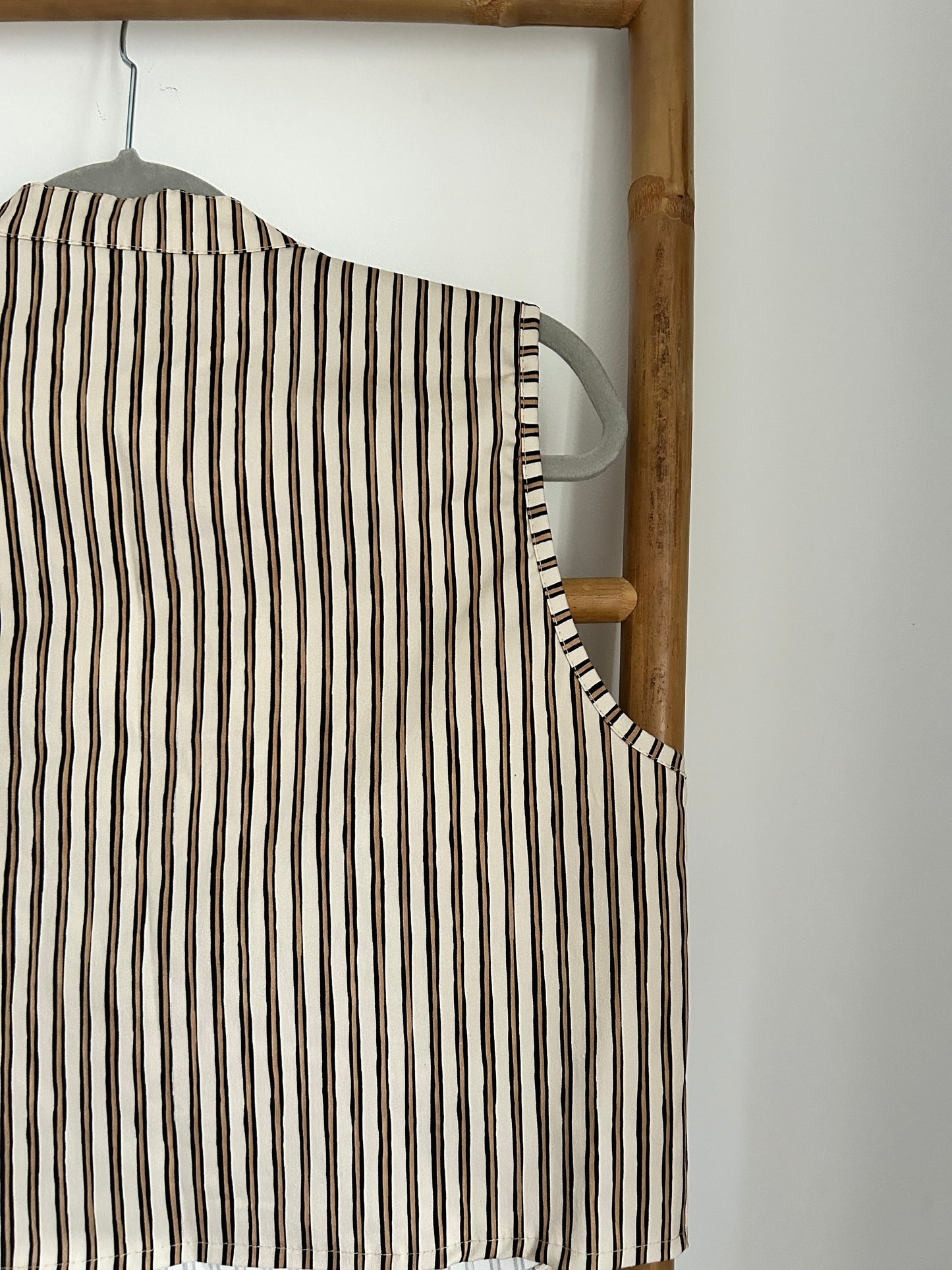 Chaleco rayas beige