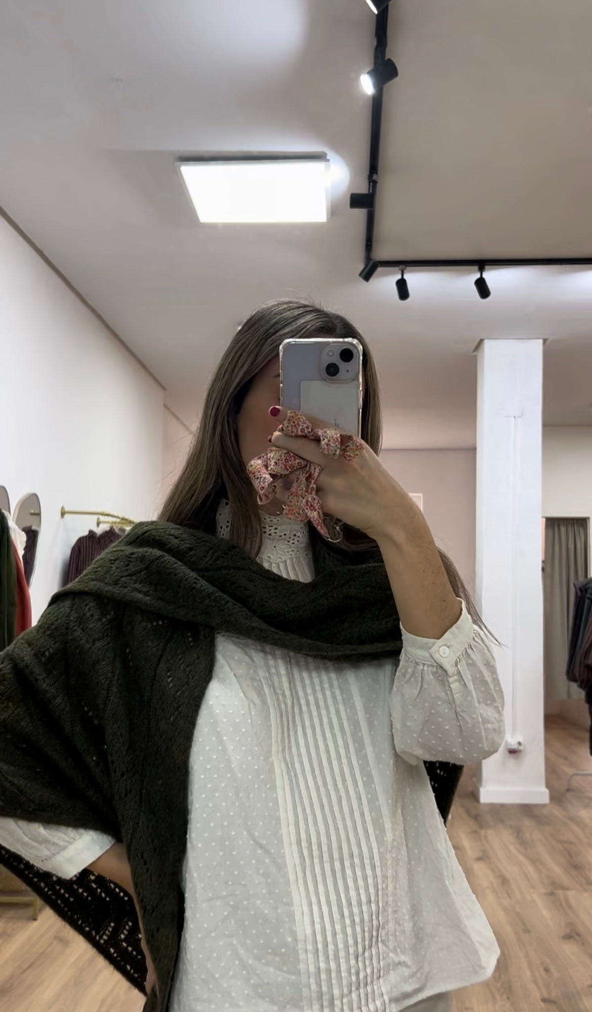 Poncho verde punto calado