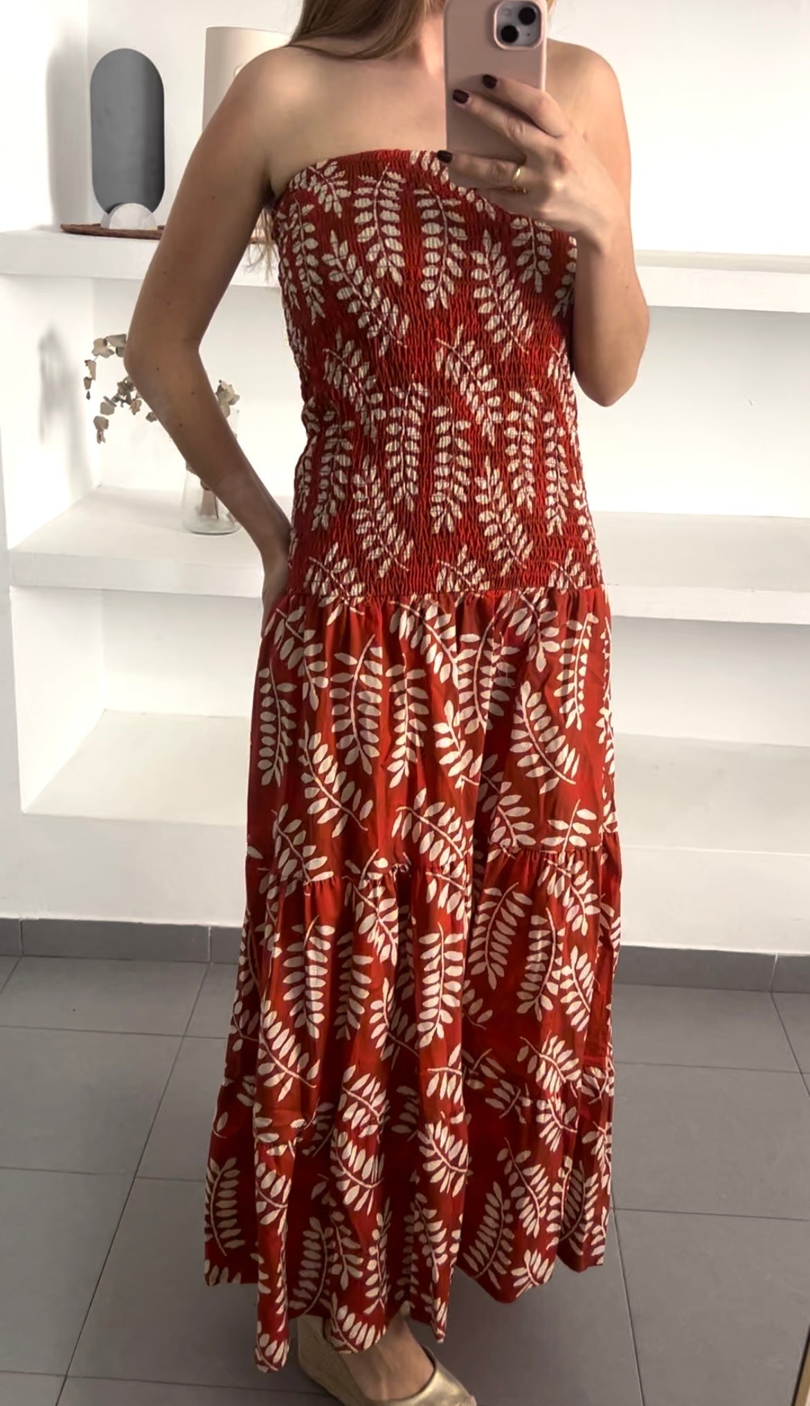 Vestido estampado rojo fruncido