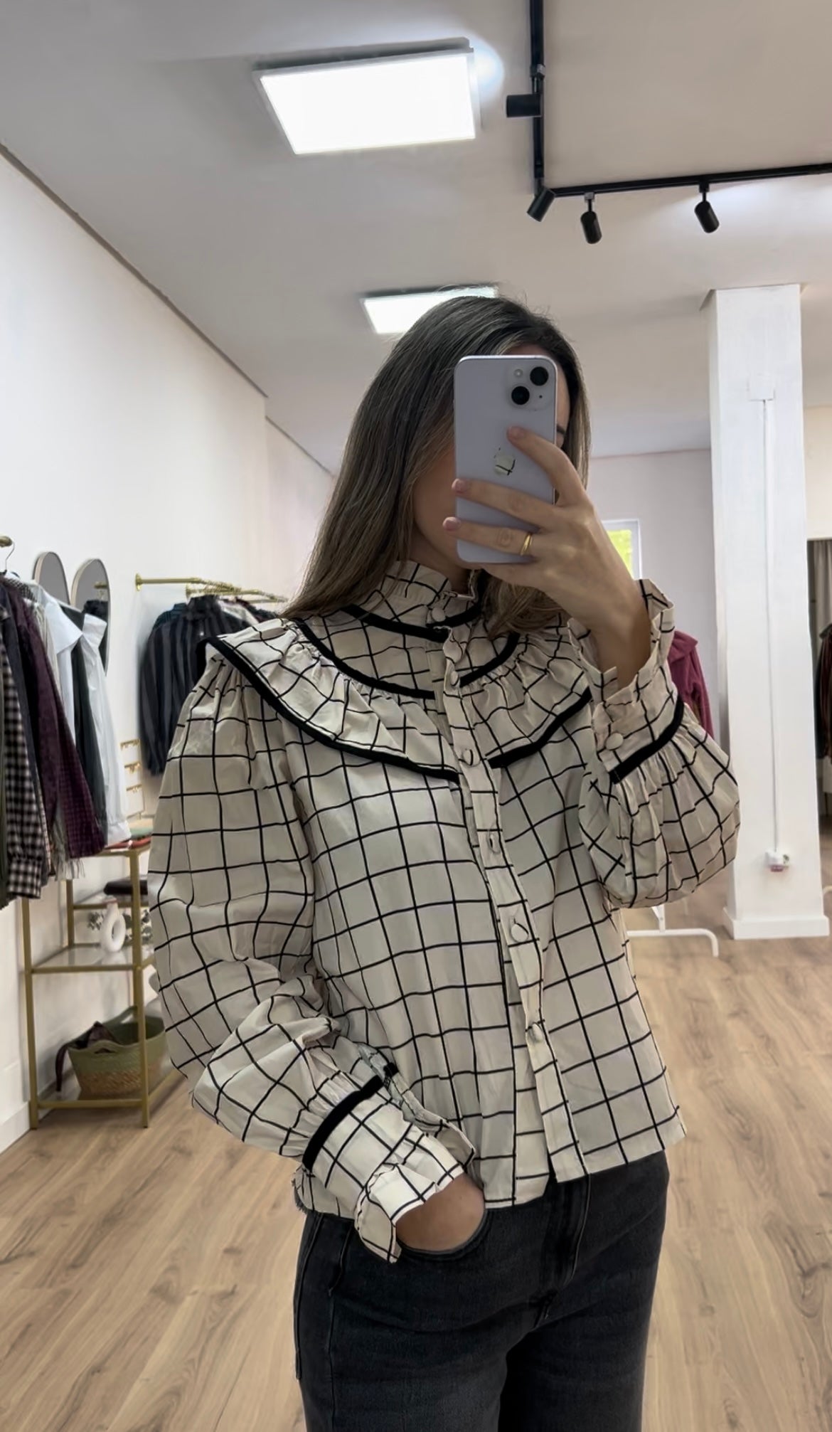 Blusa cuadros volantes