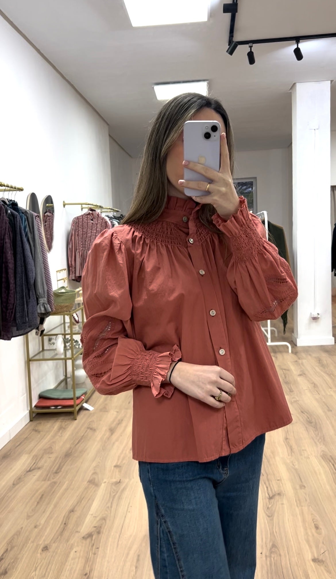 Camisa fruncida bordada coral