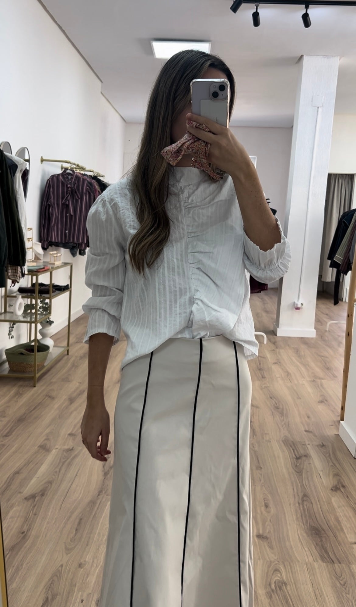 Blusa blanca detalle volante