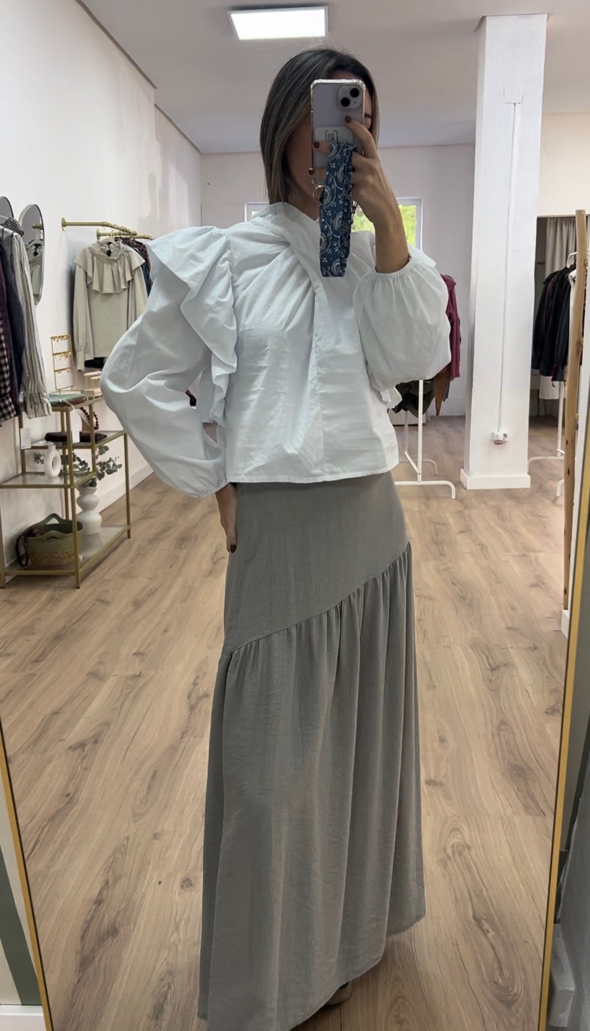 Falda gris-beige