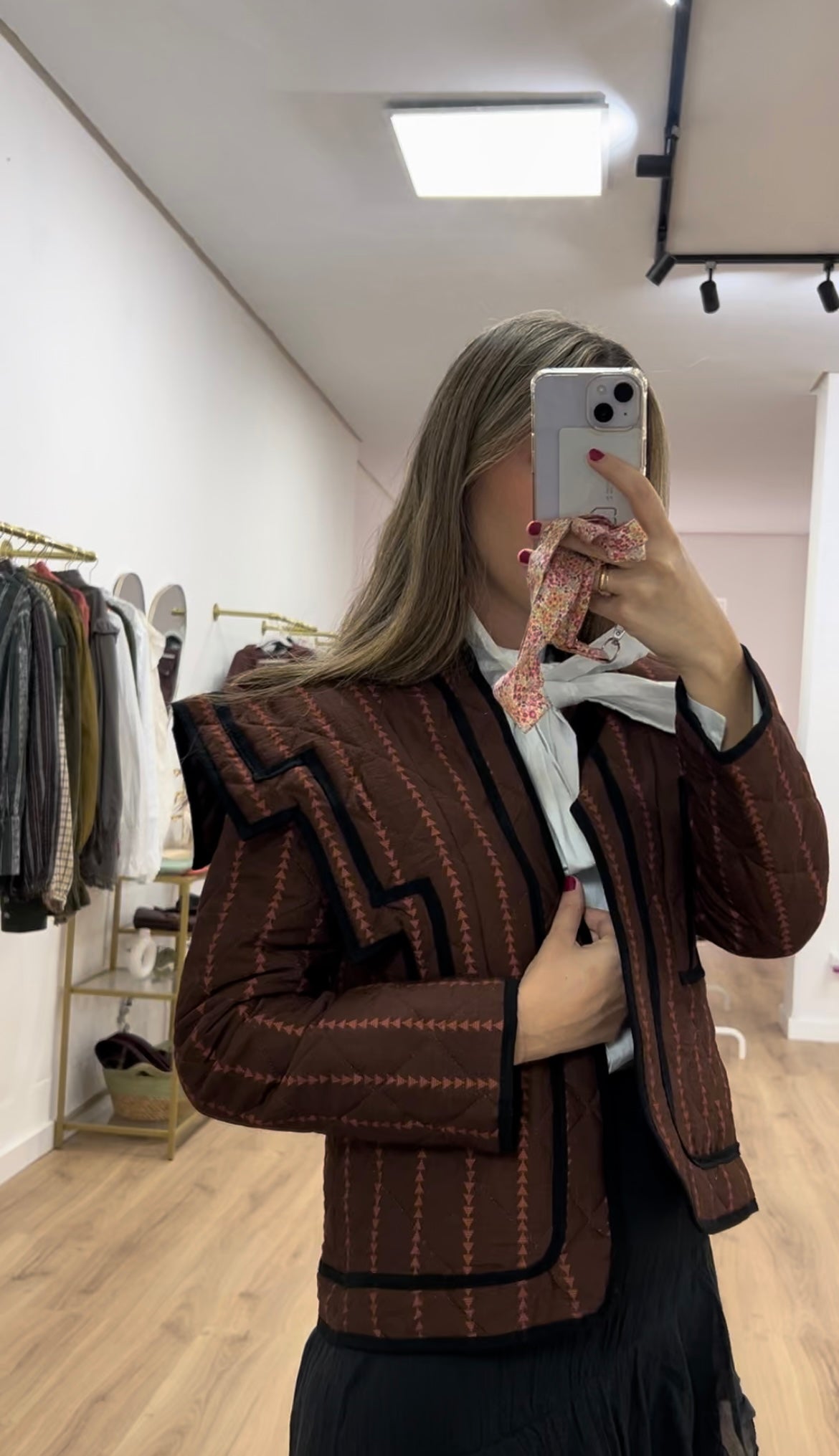 Chaqueta hombreras estampada