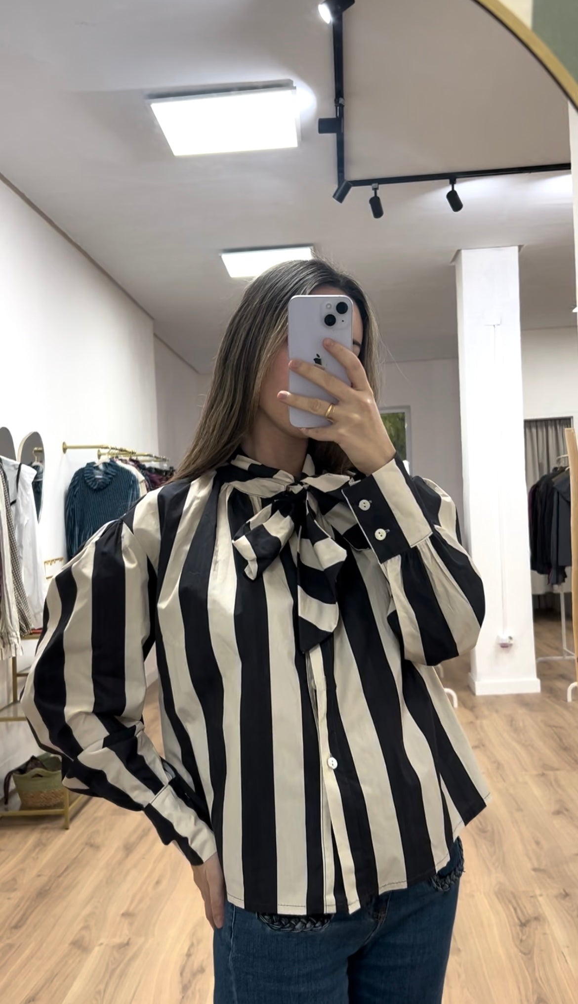 Camisa lazada rayas crema y gris