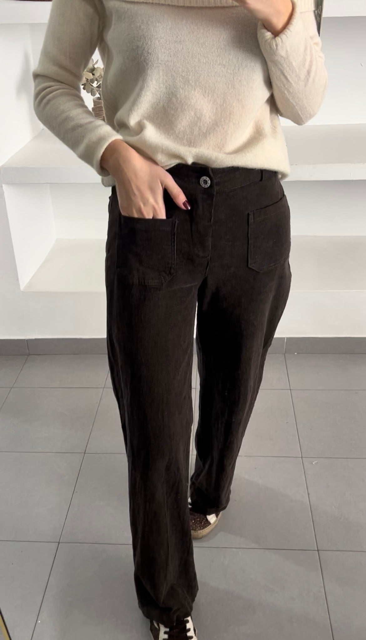 Pantalón pana bolsillos marrón