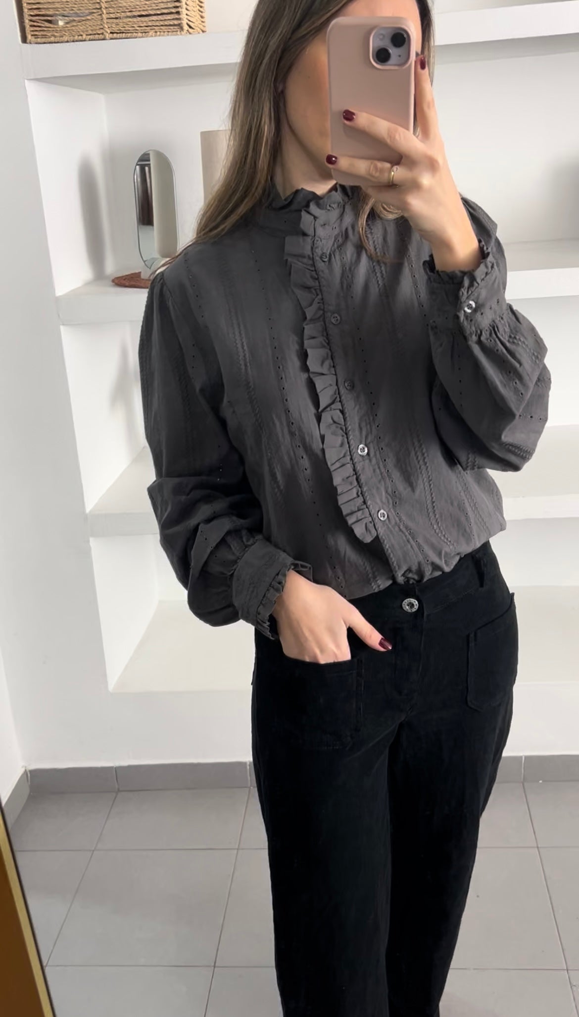 Camisa gris bordada