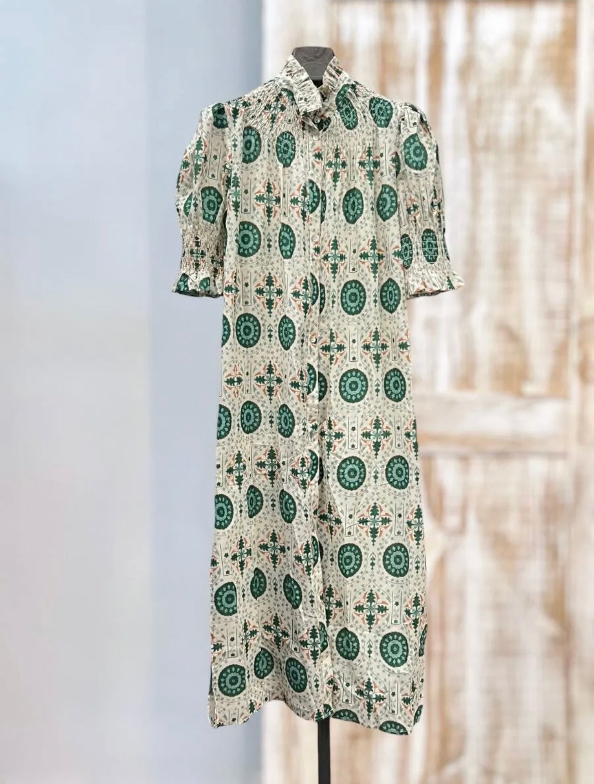 Vestido fruncido estampado verde