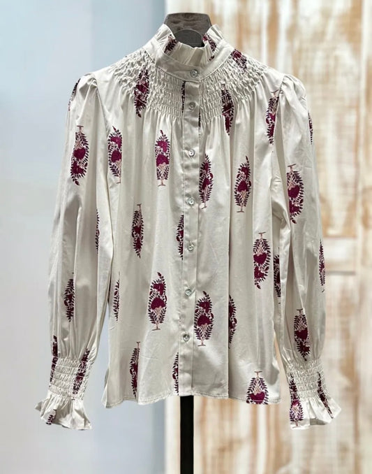 Camisa blanca fruncida estampado fucsia