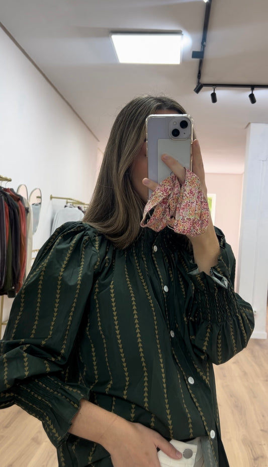 Camisa fruncida estampada verde
