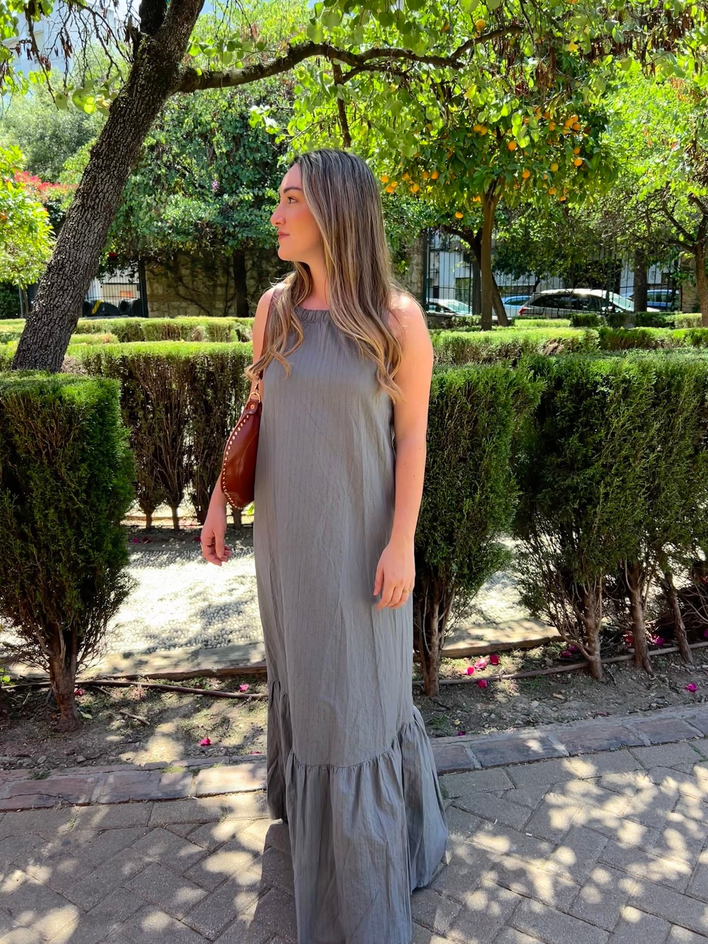 Vestido gris cuello halter