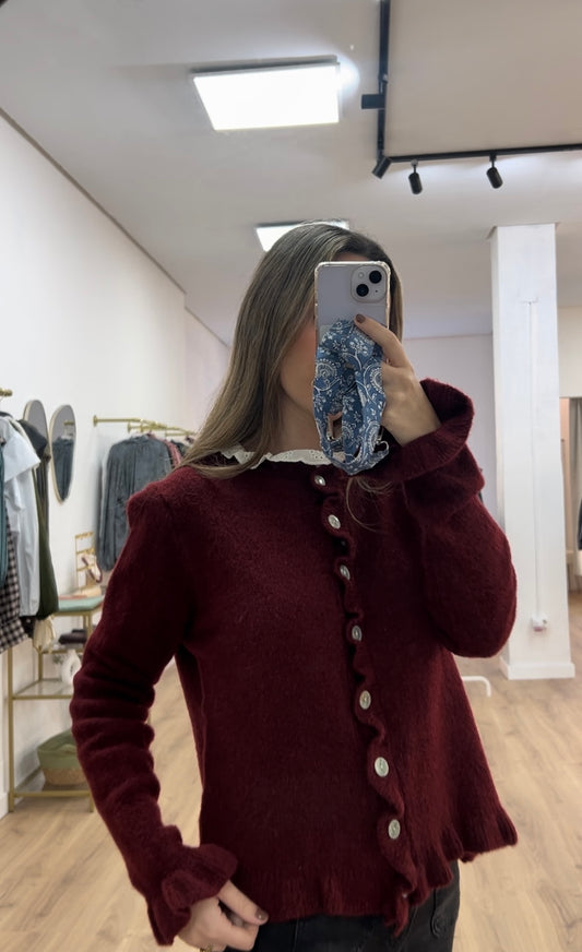 Cárdigan volantes color cereza