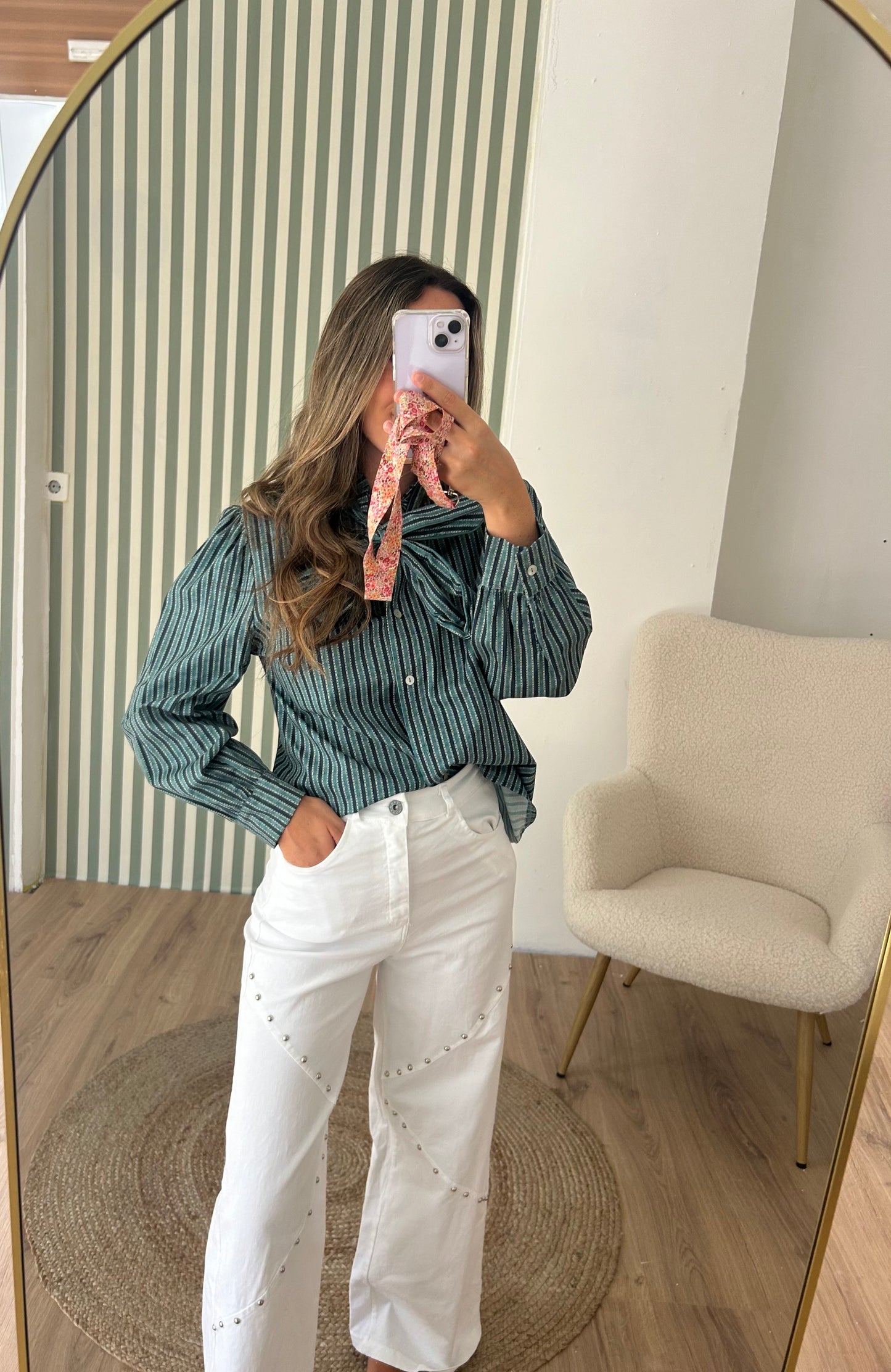 Pantalón blanco tachuelas