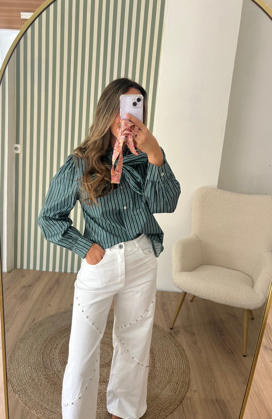 Pantalón blanco tachuelas