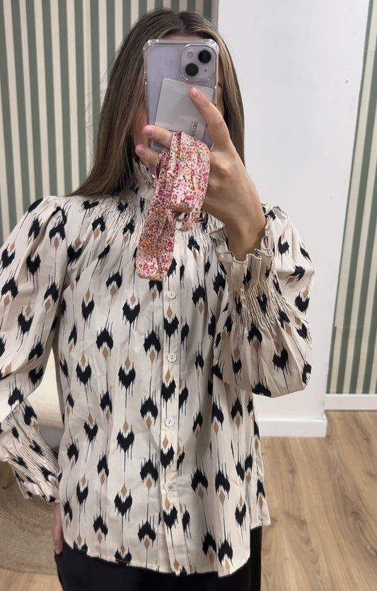 Camisa color crema estampada fruncida