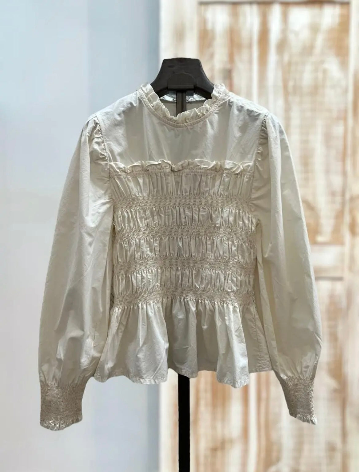 Camisa fruncida color crema