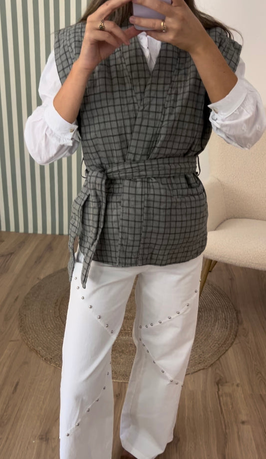 Chaleco gris cuadros lazado