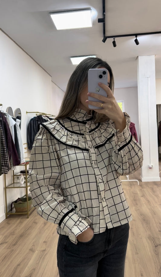 Blusa cuadros volantes