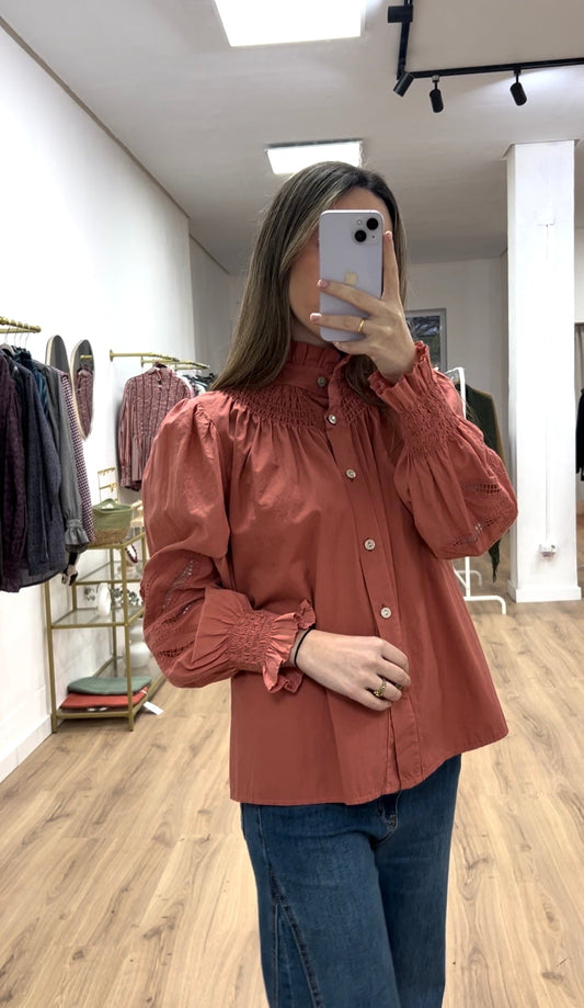Camisa fruncida bordada coral