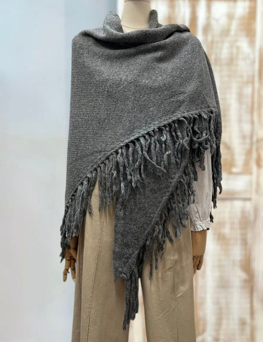 Poncho flecos gris