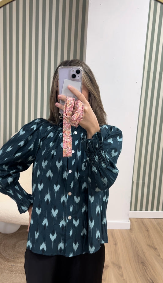Camisa azul marino estampada fruncida