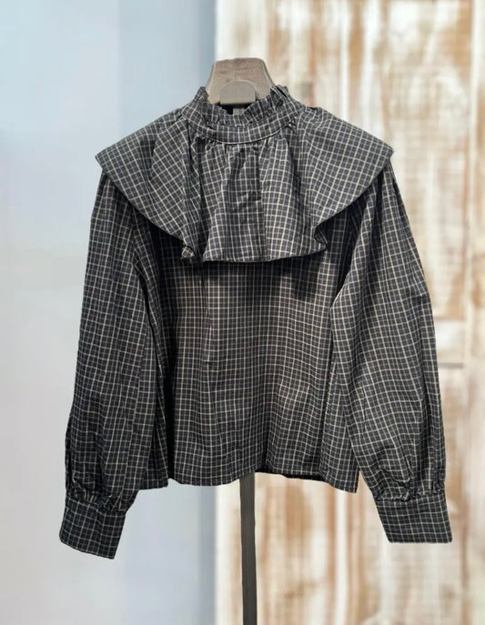 Blusa azul marino cuadros volante