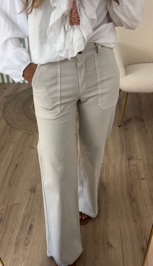 Pantalón beige bolsillos