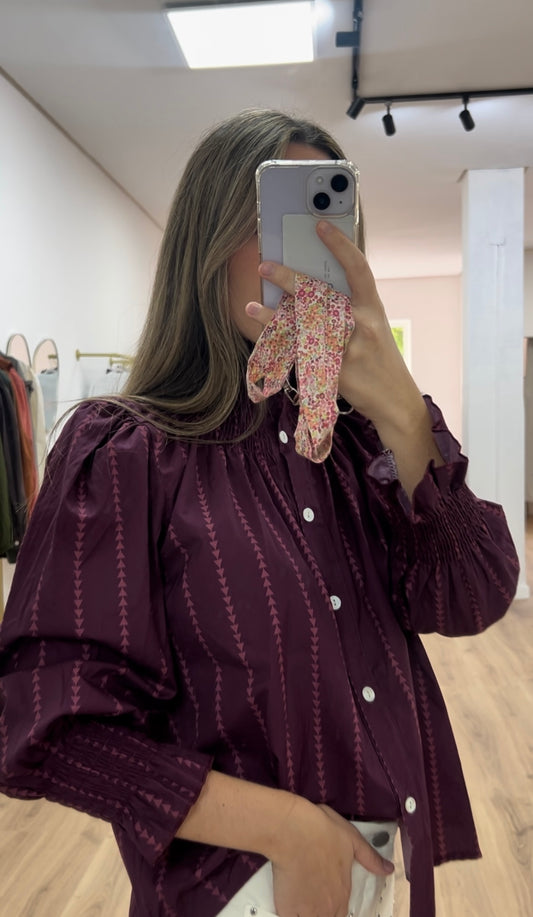 Camisa fruncida estampada morada