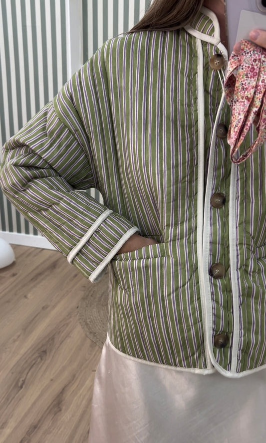 Chaqueta acolchada verde estampada