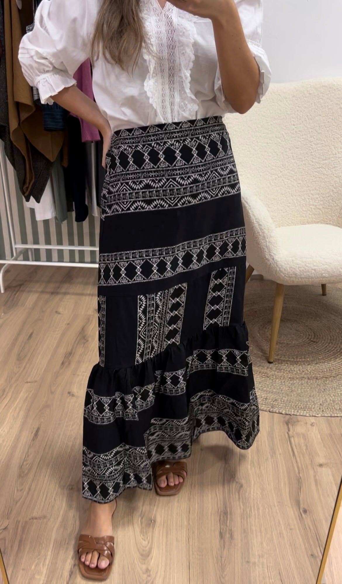 Falda negra estampada