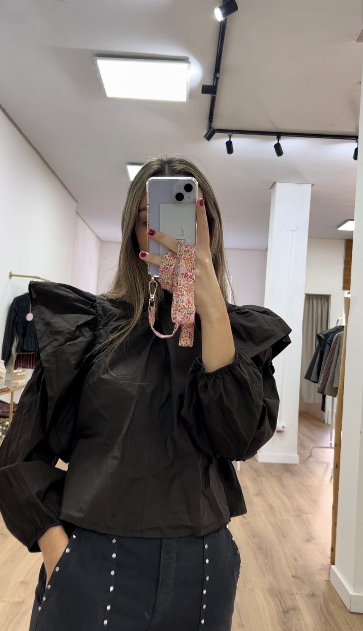 Blusa marrón volantes